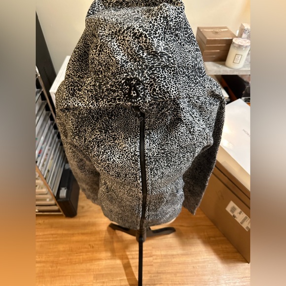 Lululemon jacket like new - Picture 3 of 5